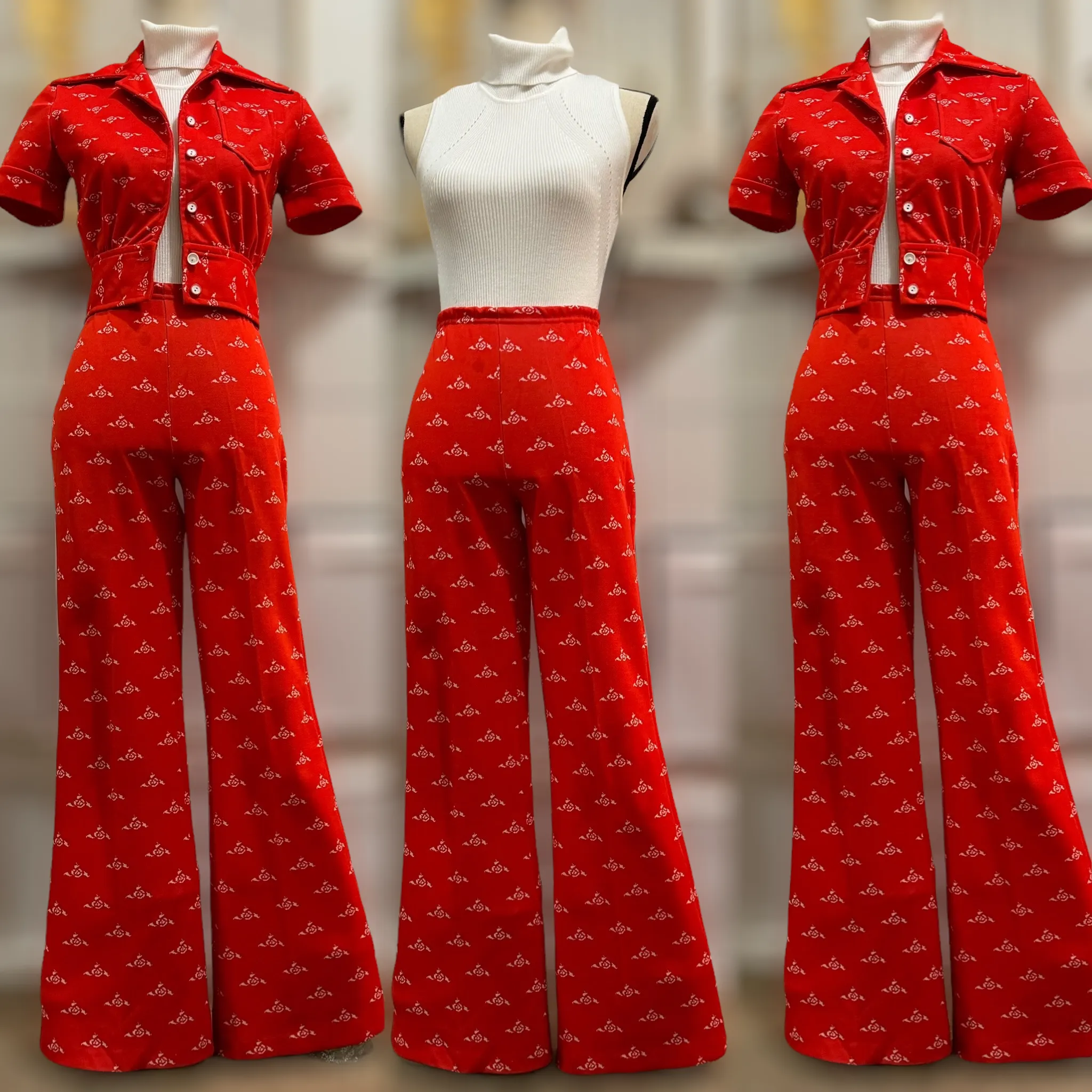 60s-70s 2-piece Rosettes Pantsuit - Cropped Jacket & Wide Leg Bottoms (XXS-XS, 20”-26” Waist)