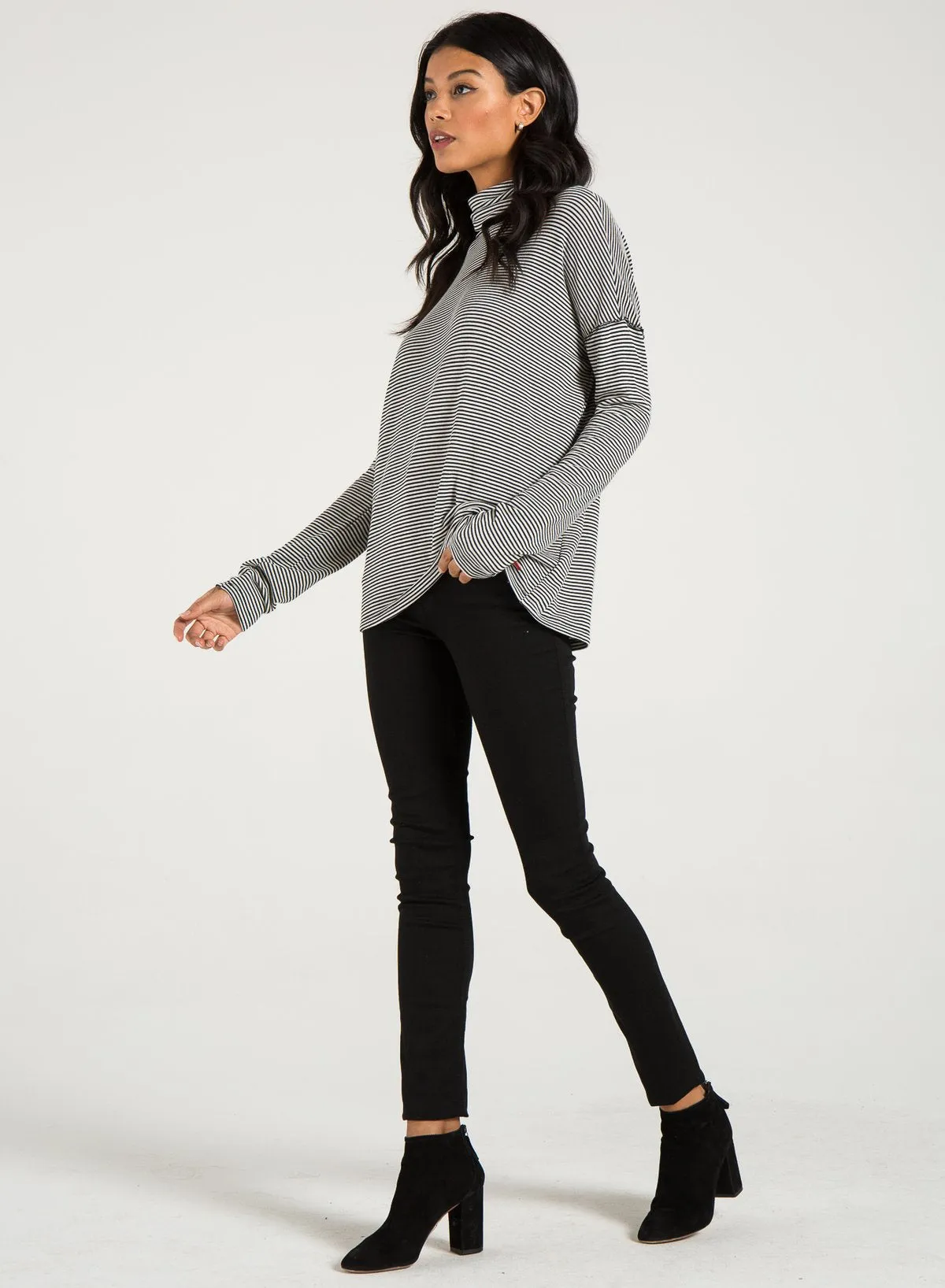 PHILANTHROPY- Nickel-Turtleneck Black/White